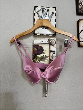 SKIMS Pink Satin Underwire Bra
